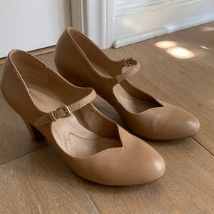 Naturalizer Believe Mary Jane Pumps in Sand Smooth color Size 7M